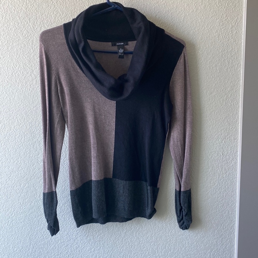 Light weight sweater